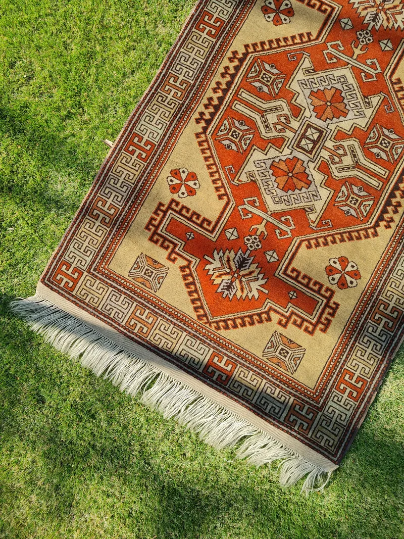 Kazak Paquistanês Terracota: tapete Kazak da Paquistão em terracota e areia, 1,50 × 1,00 m